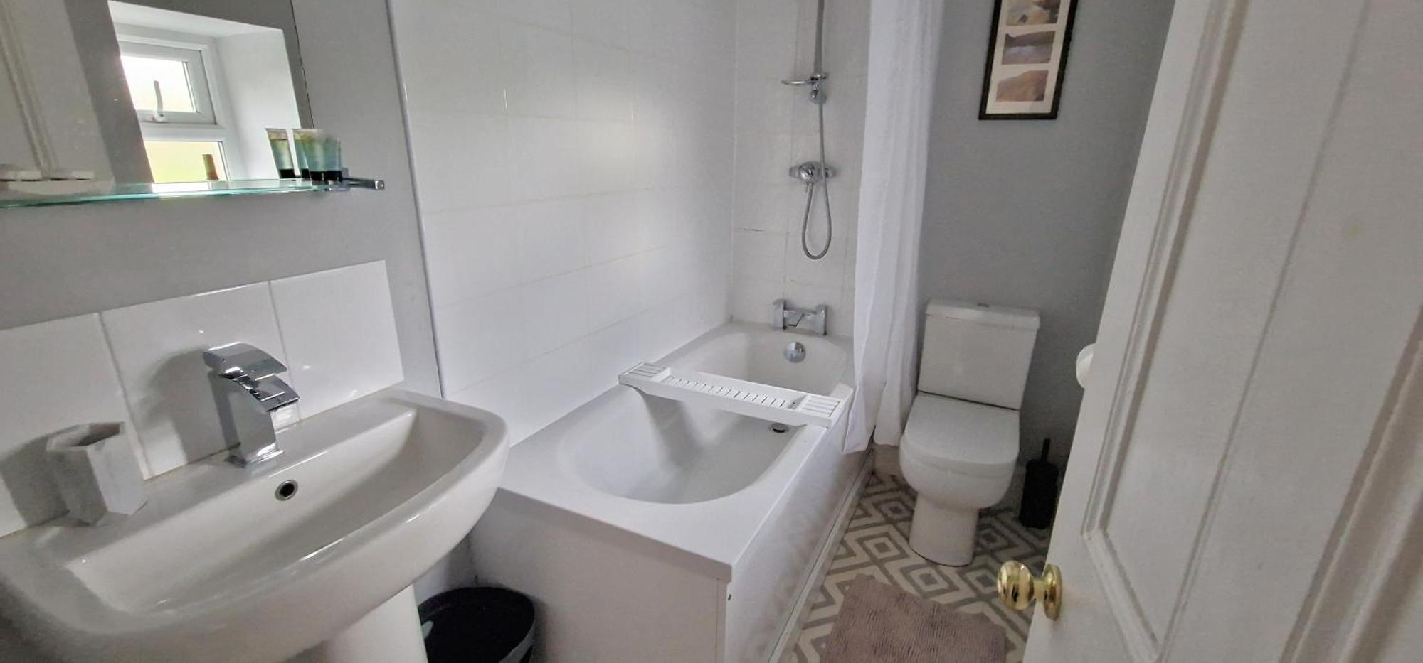 באלנאו פסטיניוג Cheerful 2 Bed Home With Mountain Views מראה חיצוני תמונה